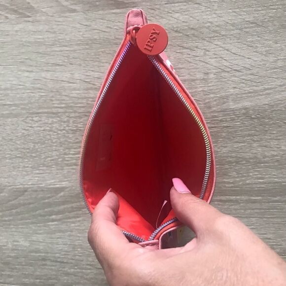 NEW … “IPSY” Cosmetic / Makeup Bag - Picture 3 of 3